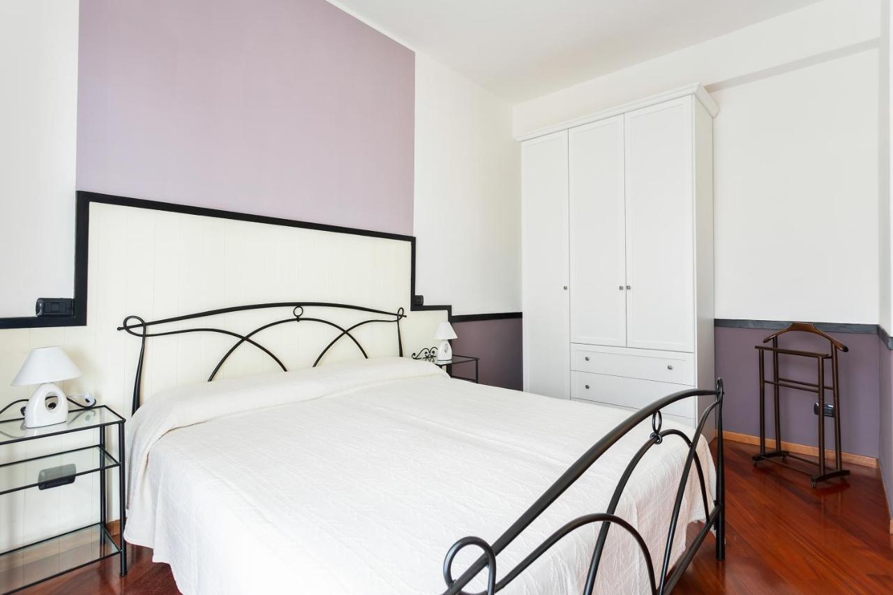 Santa Chiara Apartment By Myhomeincomo Exterior foto