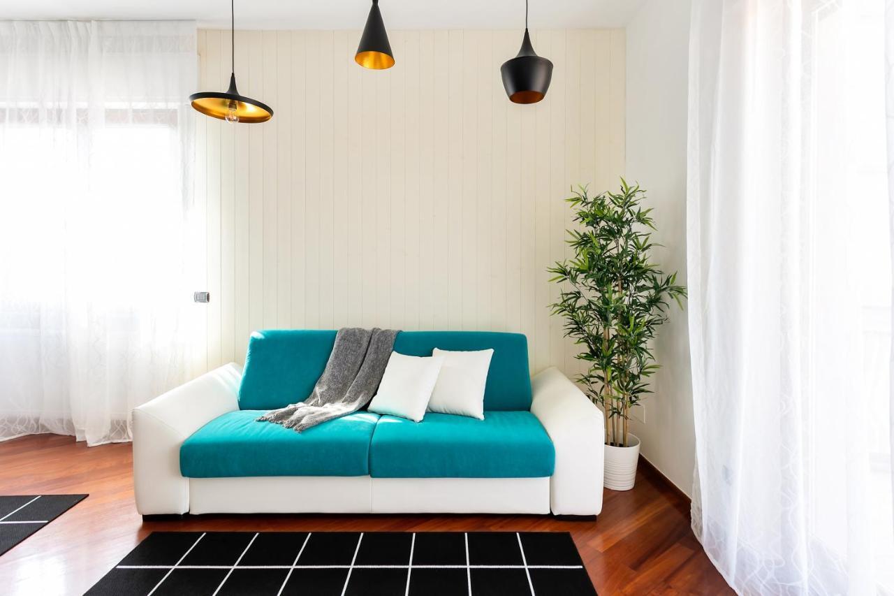 Santa Chiara Apartment By Myhomeincomo Exterior foto