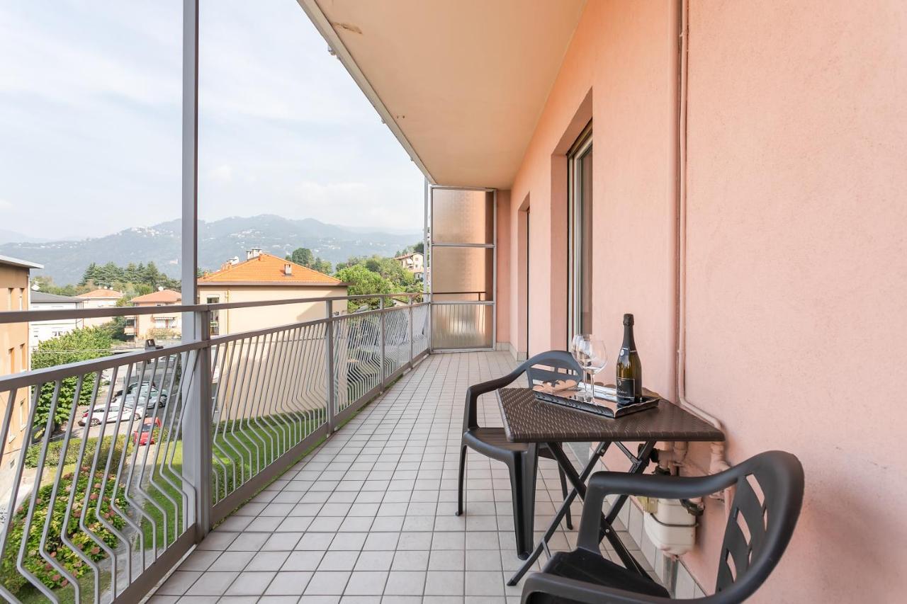 Santa Chiara Apartment By Myhomeincomo Exterior foto