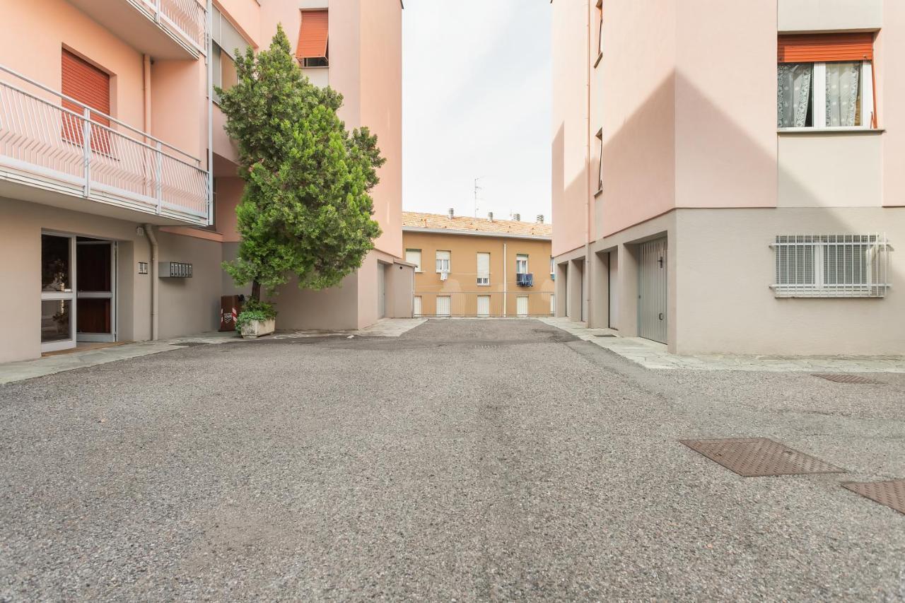 Santa Chiara Apartment By Myhomeincomo Exterior foto