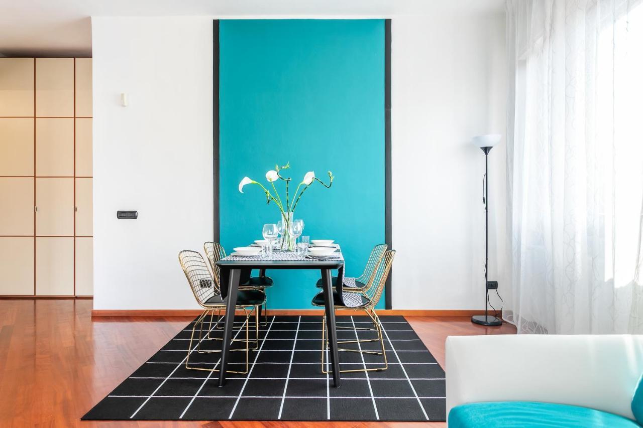 Santa Chiara Apartment By Myhomeincomo Exterior foto